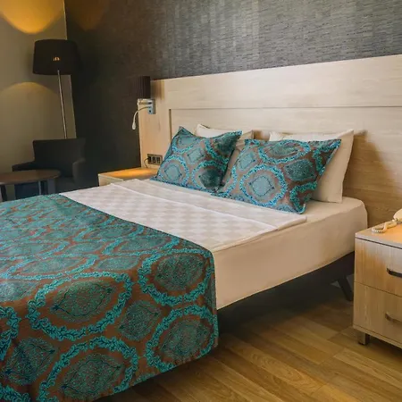 Parador Beach Hotel All Inclusive 3* 阿拉尼亚