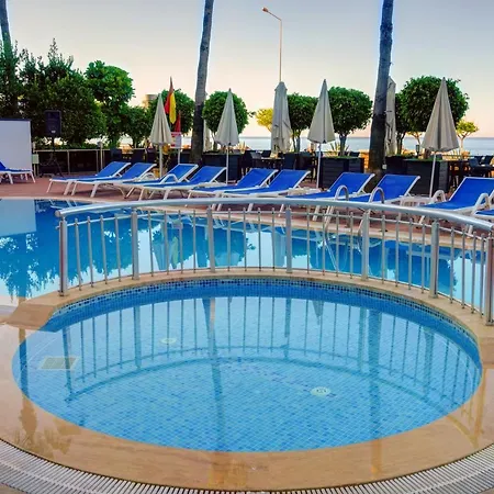 Parador Beach Hotel All Inclusive Готель