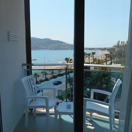 Parador Beach Hotel 호텔 3*