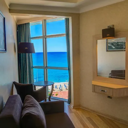 Parador Beach Hotel 3*