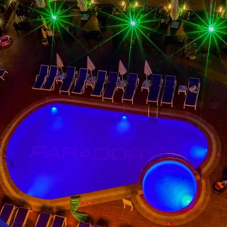 Parador Beach Hotel 호텔 3*